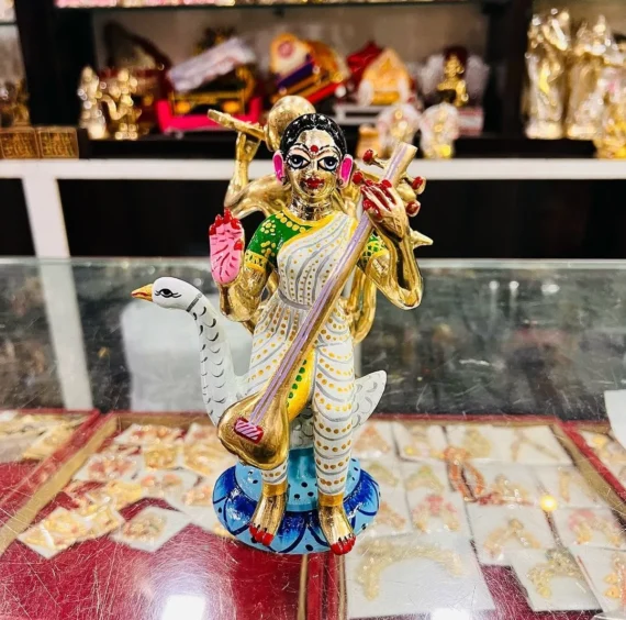 Saraswati statue